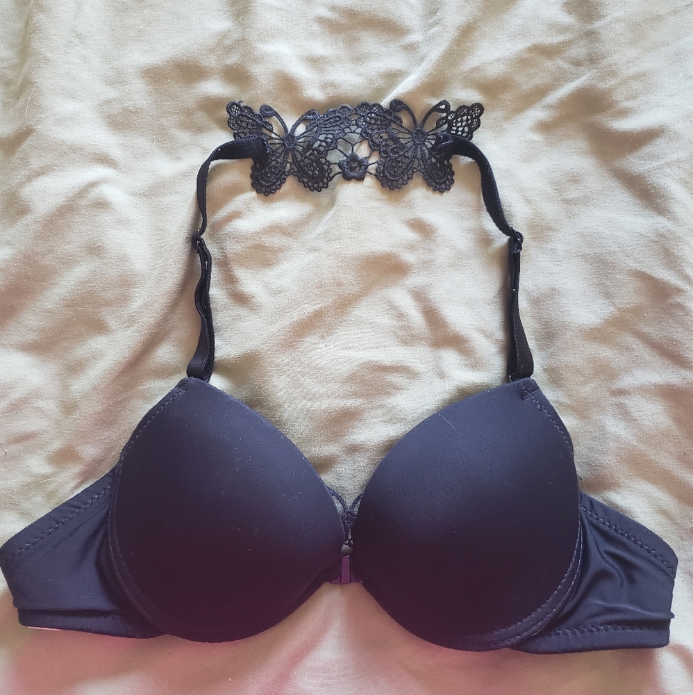 Any item from my closet with a🌹is 5 for $20! Beautiful Butterfly Bra